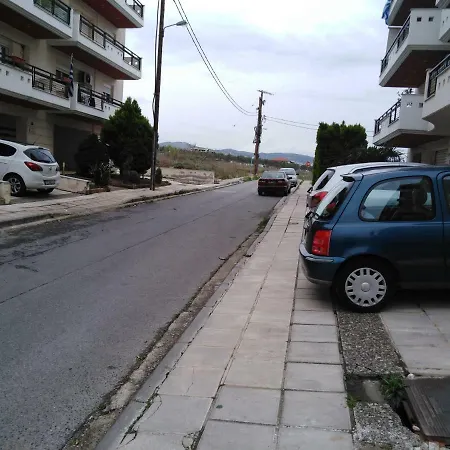 Appartamento Small House In North Euosmos *